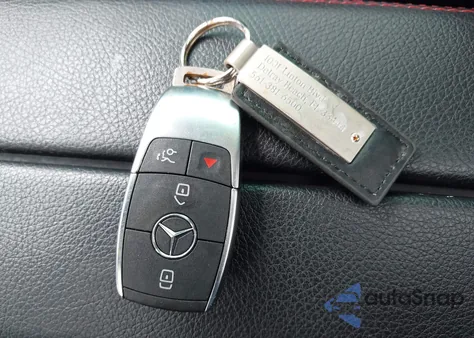 2024 Mercedes-Benz Glb 250 z USA, uszkodzony, nr VIN W1N4M4GB8RW371155